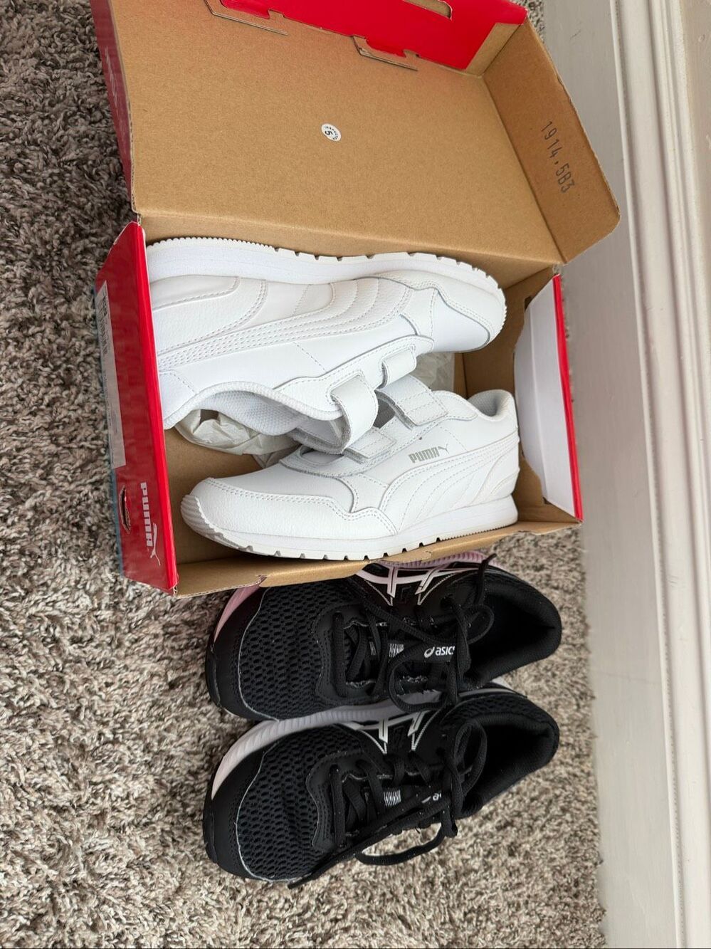 Bundle of 2 pair of kids shoes Size 2-3